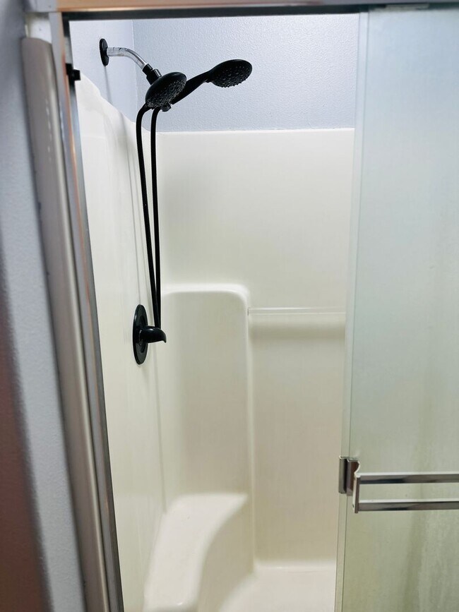 Building Photo - Beautiful One Level Home w/ RV Parking