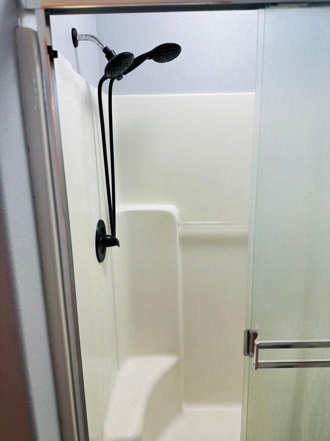 Building Photo - Charmin One Level Home w/ RV Parking