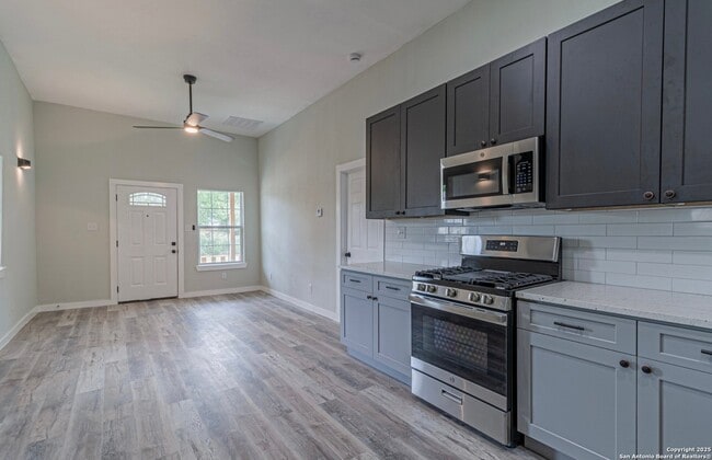 Building Photo - 210 N San Jacinto St
