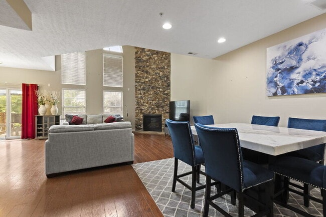 Building Photo - 212 Merlin Dr