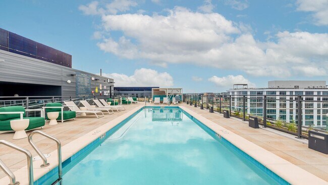 Building Photo - 350 Maple Dr SW