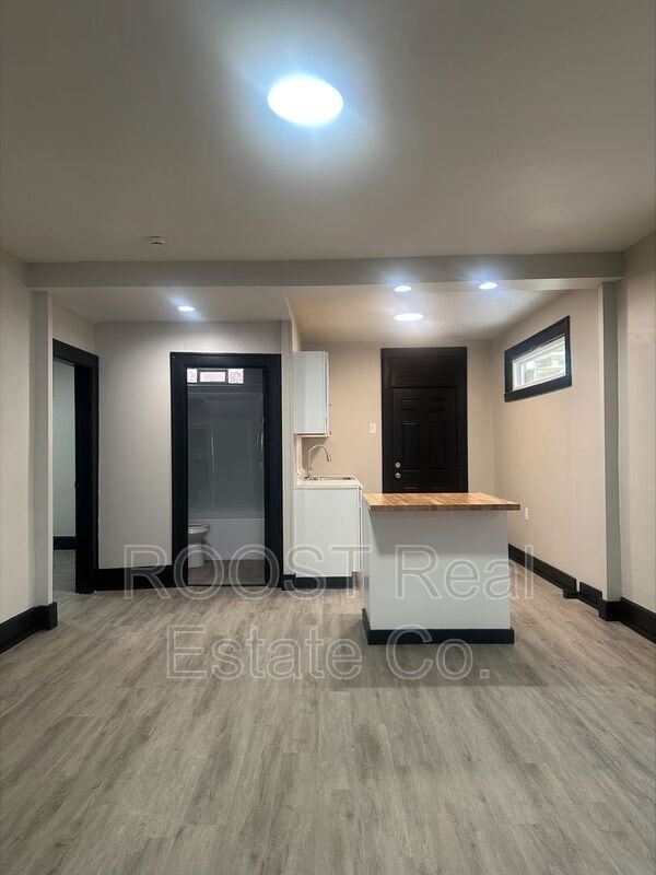 Building Photo - 98-100 N Hague Ave