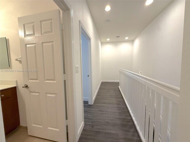 Building Photo - 4228 SW 166th Ct