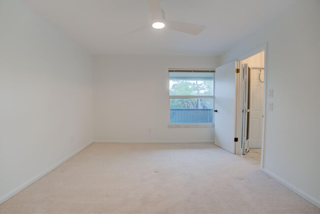 Building Photo - 8291 SE Croft Cir