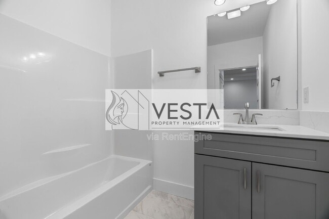 Building Photo - 510 Deaverview Rd