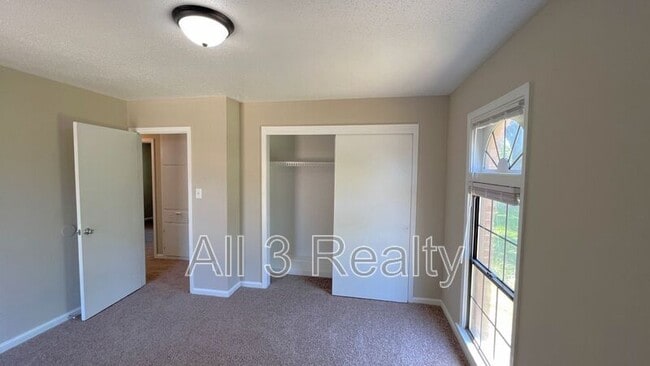 Building Photo - 418 Stroll Dr