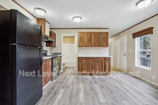 Building Photo - 111 S Cedar Dr