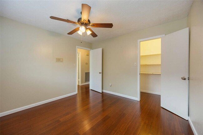 Building Photo - 11506 Wolf Run Ln