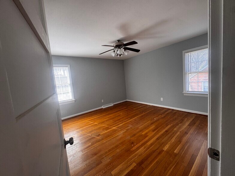 Building Photo - 8409 Freestone Ave