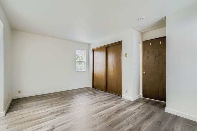 Building Photo - 927 28th Ave S