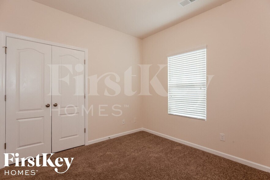 Building Photo - 126 Willow Valley Dr