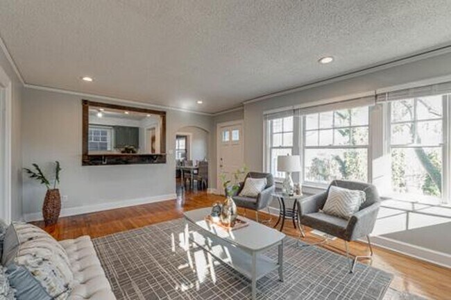 Building Photo - 203 N Seminole Dr