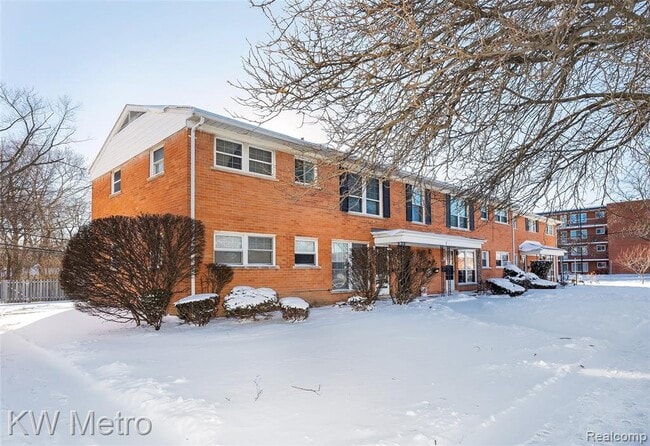 Building Photo - 2817 W 13 Mile Rd