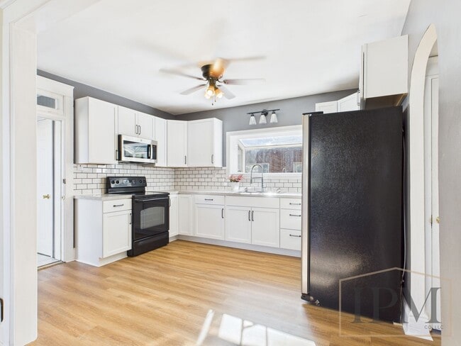 Building Photo - Coming Soon - Beautiful 4 Bedroom, 2 Bath ...