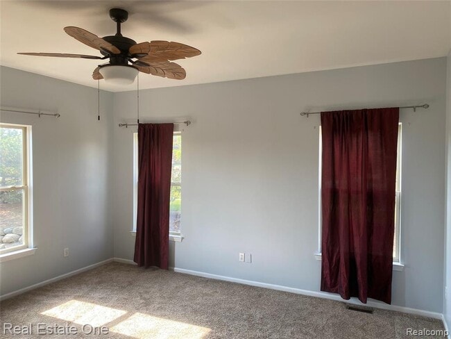 Building Photo - 39206 Silverthorne Bend