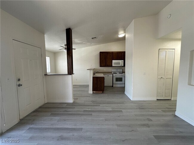 Building Photo - 4730 E Craig Rd