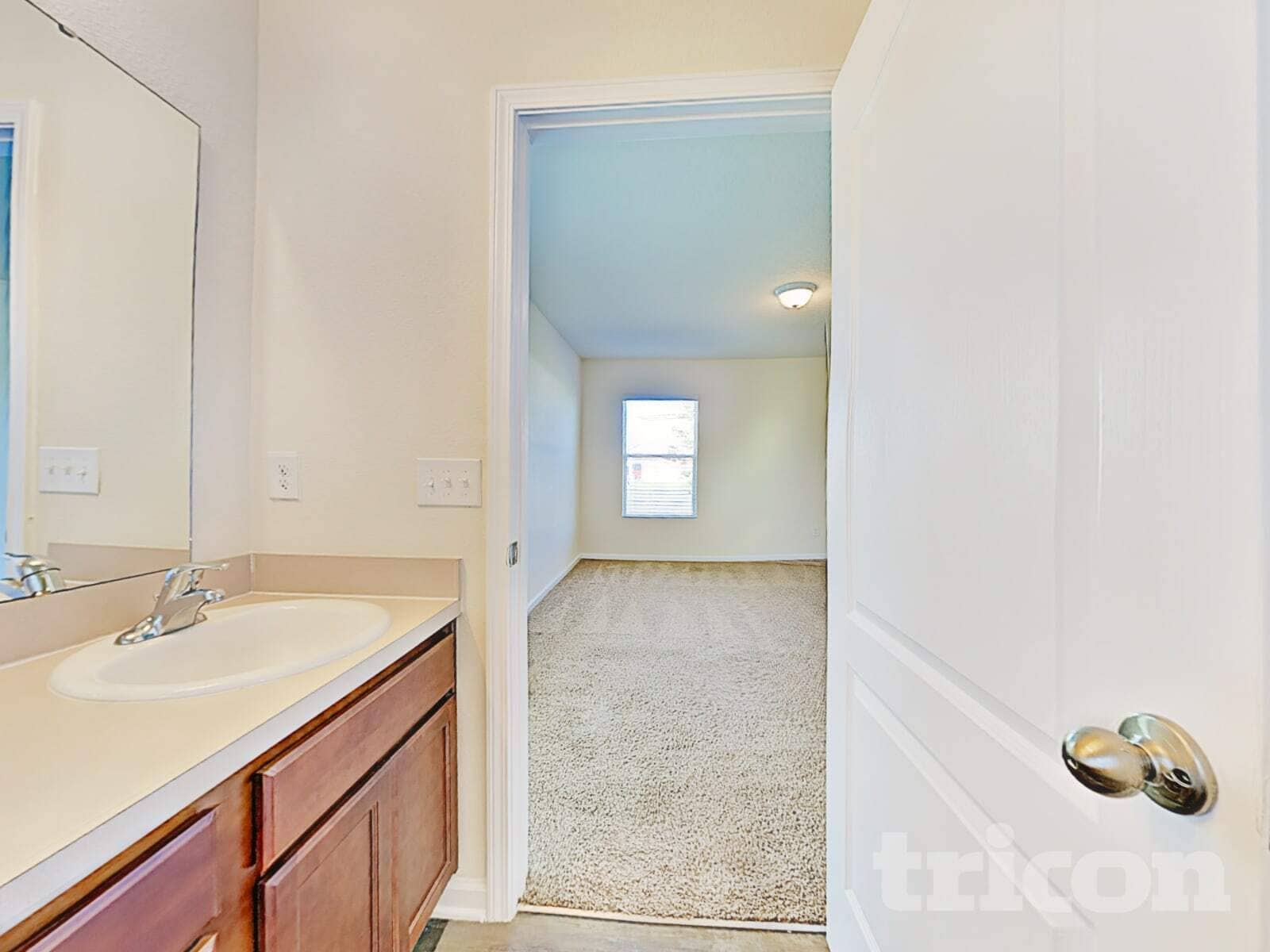 Building Photo - 3323 Canyon Falls Dr