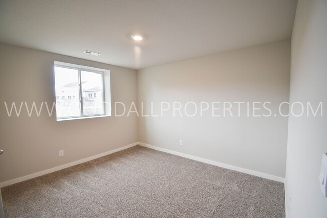 Building Photo - 4 Bedroom 3 Bath Ranch Finished Basement i...