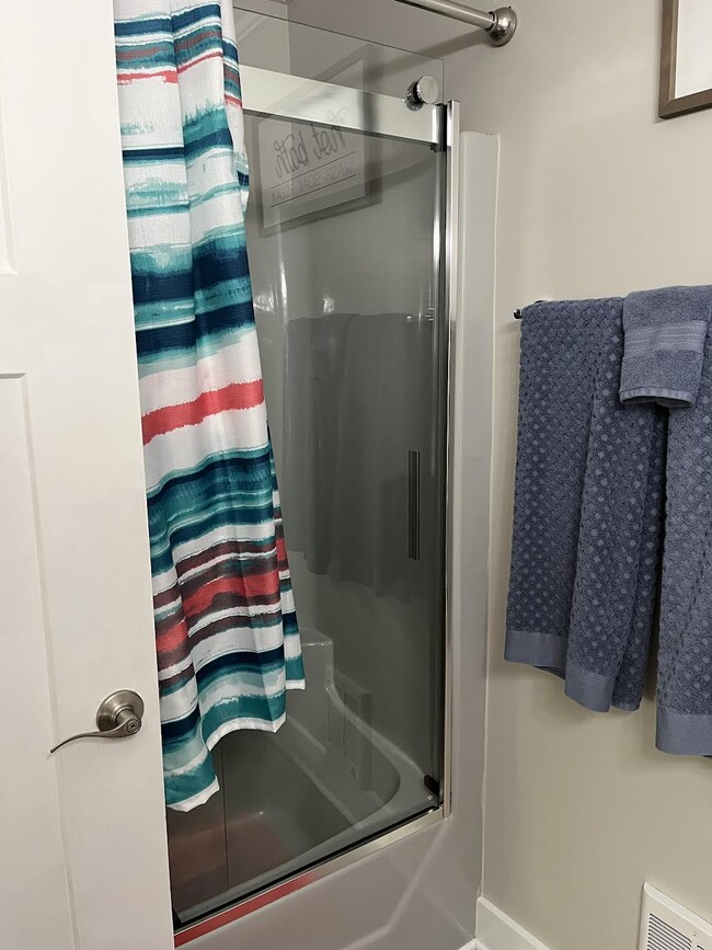 Building Photo - 251 Landwood Ln