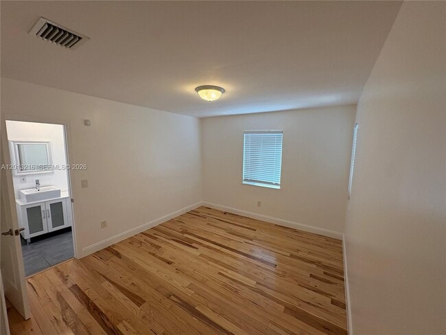 Building Photo - 250 SW 19th Rd