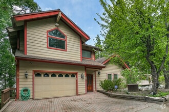 Building Photo - 817 Nadelhorn Dr