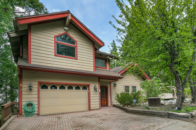 Primary Photo - 817 Nadelhorn Dr