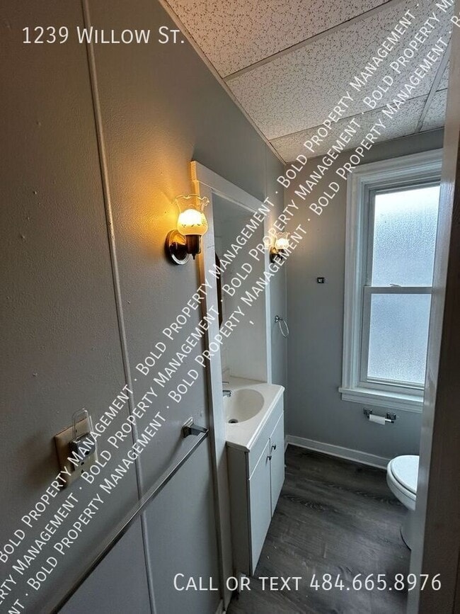Building Photo - 1239 Willow St