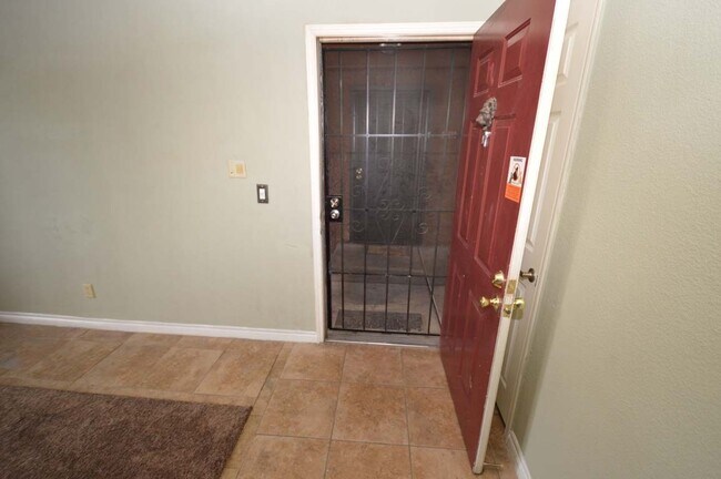 Building Photo - 2nd Floor Condo in a Gated Community