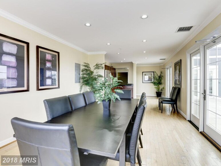 Building Photo - 1391 Pennsylvania Ave SE