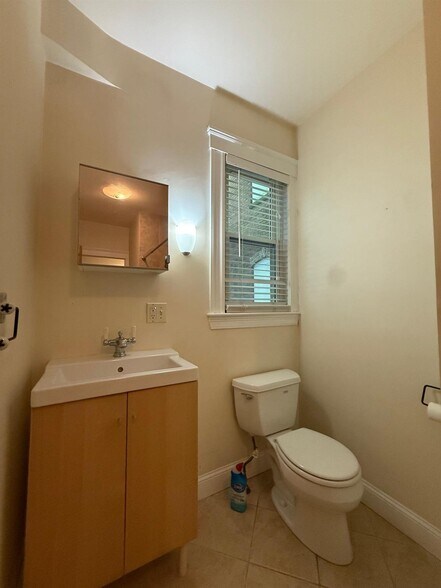 Building Photo - 6 Giles Park