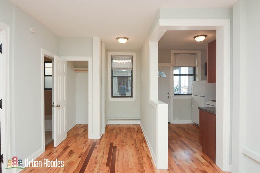 Building Photo - 4415 N Wolcott Ave