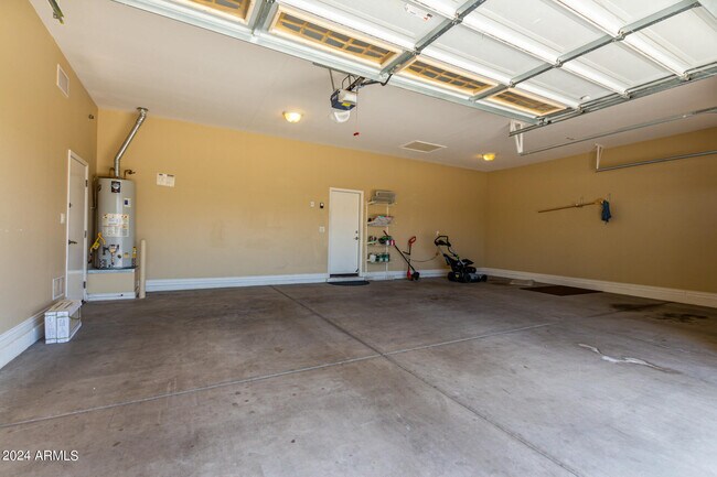 Building Photo - 7453 N 85th Dr