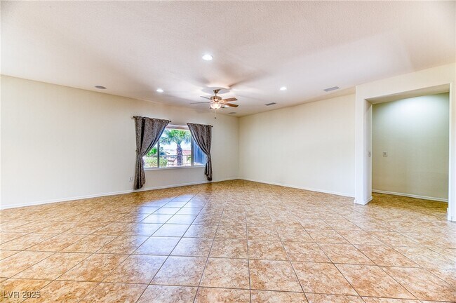 Building Photo - 2253 Laurel Heights Ln
