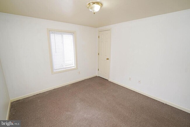 Building Photo - 401 Newton Terrace