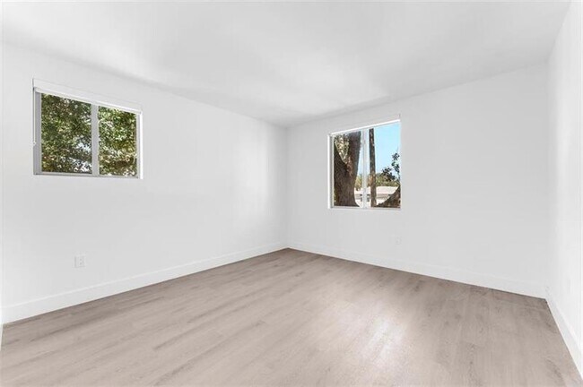 Building Photo - 828 SW 30th St