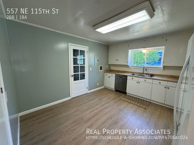 Building Photo - 557 NE 115th St