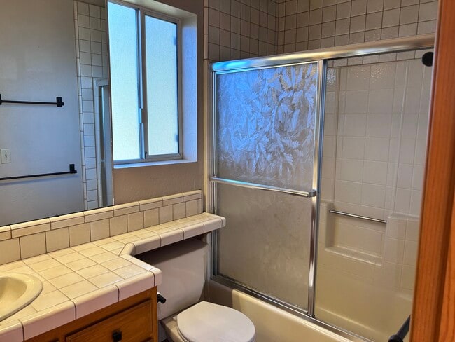 Building Photo - 262 Delle Dr