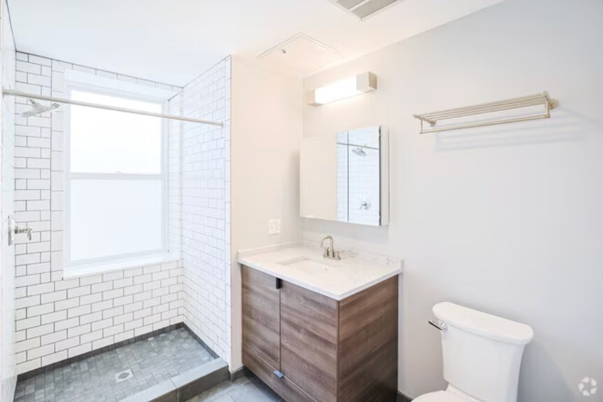 Building Photo - 109 Heath St