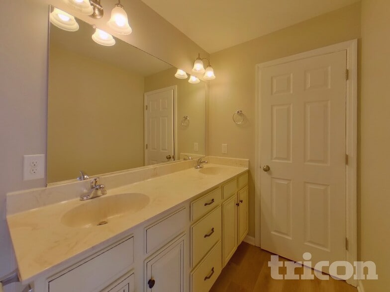 Building Photo - 1921 Sheffield Ln