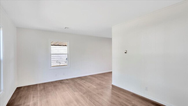 Building Photo - Newly remodeled 3 bedroom / 2 bath