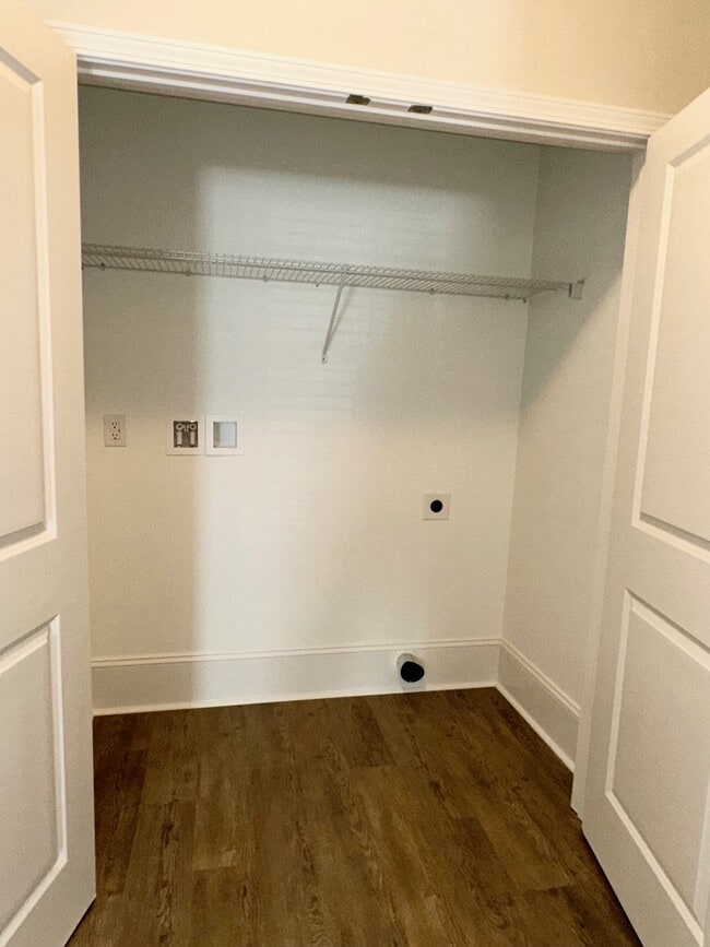 Building Photo - 459 3rd Loop Rd