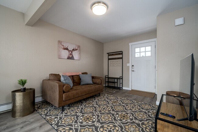 Building Photo - 909 E 46th Ct