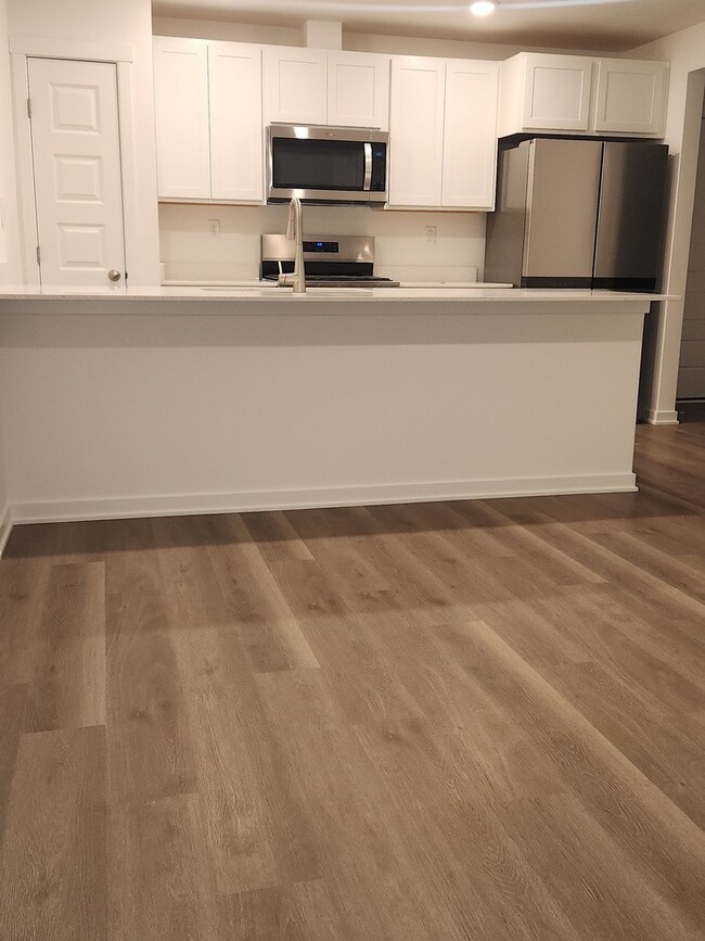 Building Photo - 2334 Noble Ln