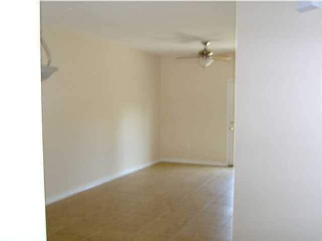 Building Photo - 204 Ann Cir