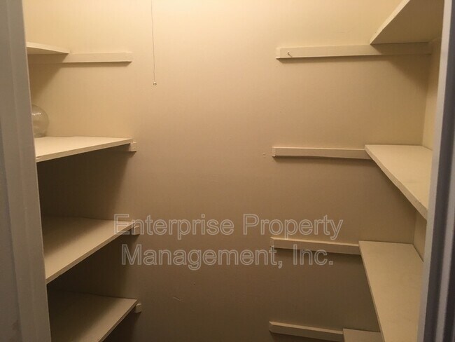 Building Photo - 7019 Shadow Oaks Dr