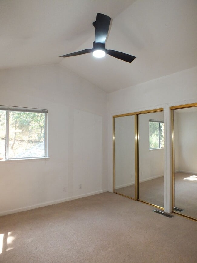 Building Photo - Placerville 3/2 home