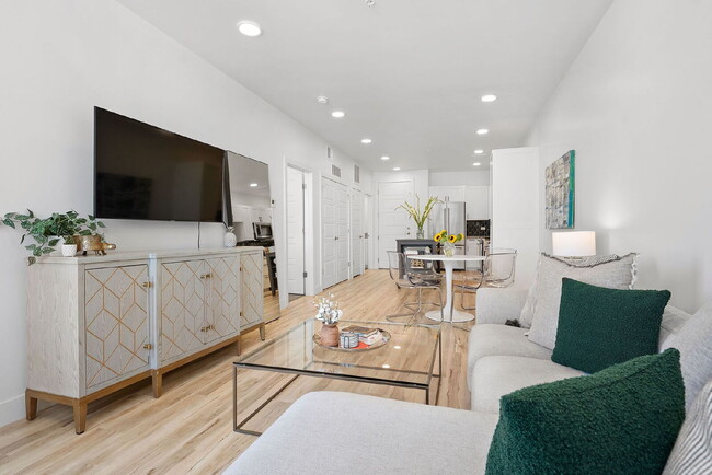 Building Photo - Top-Floor Denver Condo Offering Privacy, Views & Upgraded Appliances