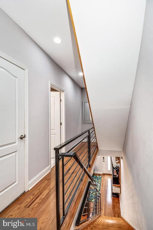 Building Photo - 1945 Watkins St