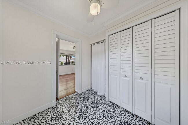 Building Photo - 3640 SW 11th St