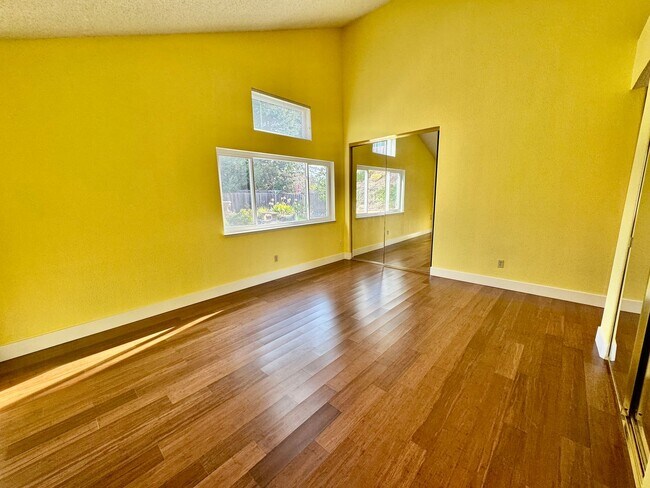 Building Photo - Spacious 4 Bed/2Ba Home in Richmond with Large Backyard!